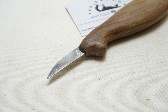 FINE WALNUT HANDLED CHIP CARVING KNIFE