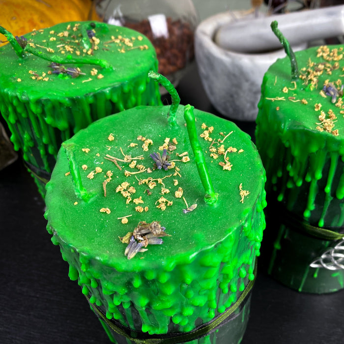 Gothika Green Witch - Beeswax candle