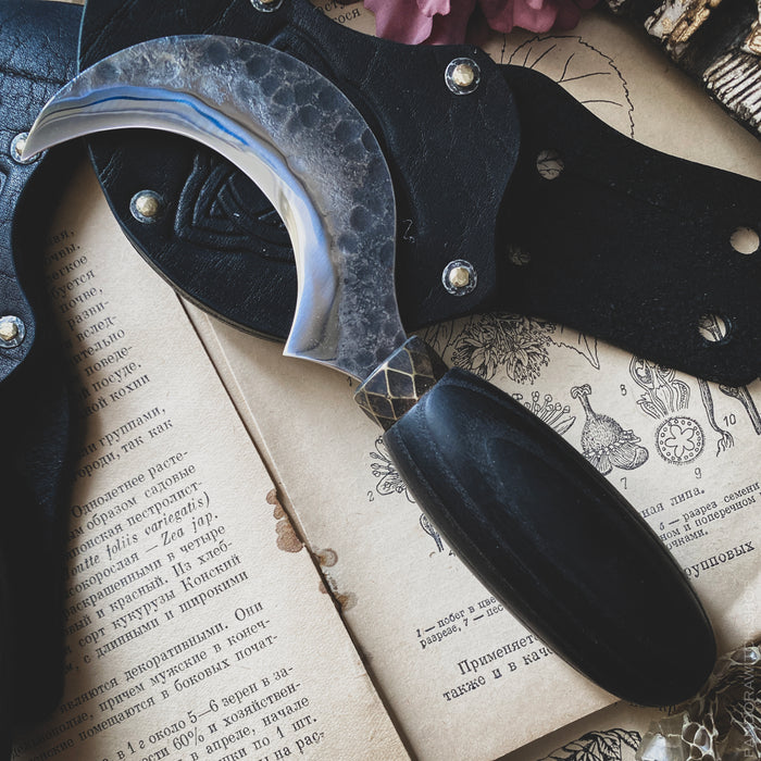 Small Boline - Witch's Guard - Triquetra