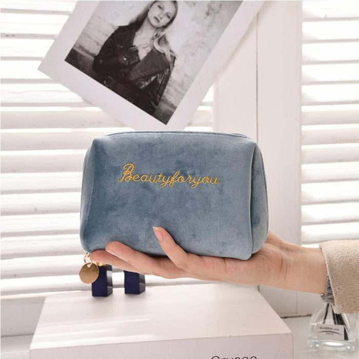 Trousse de Toilette Brodée en Flanelle ciaovie