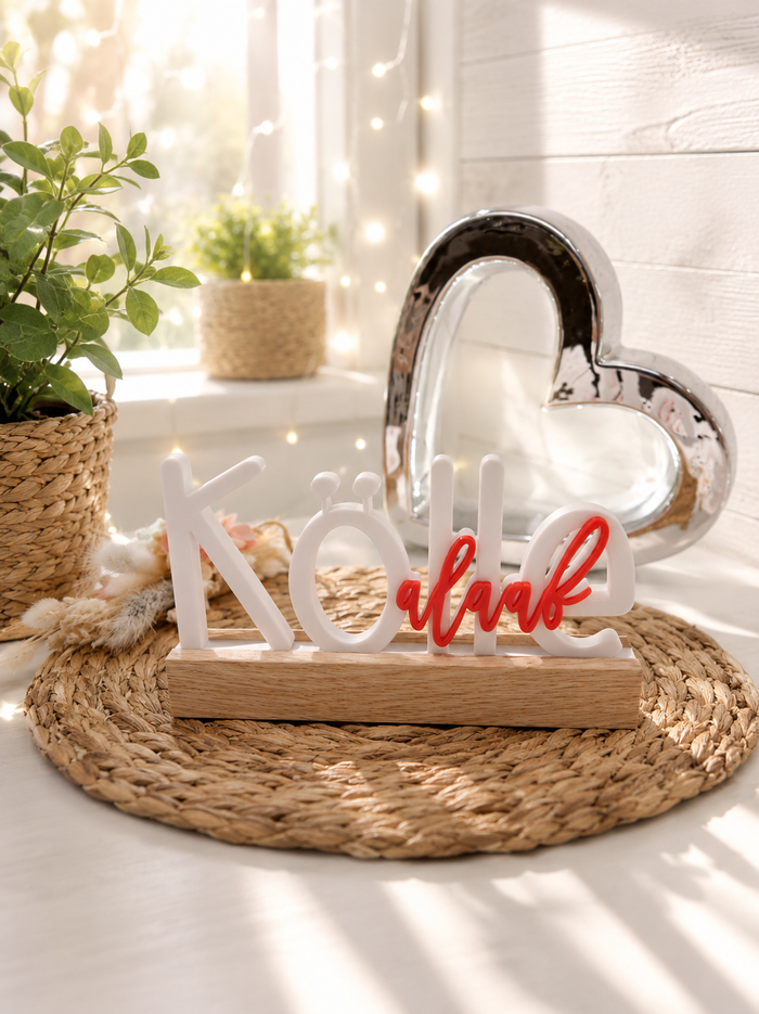Viva Colonia – närrischer 3D-Schriftzug mit Eichenholz-Sockel von CozyLabs Design